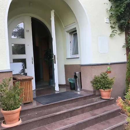 Zur Alten Schule ホームステイ